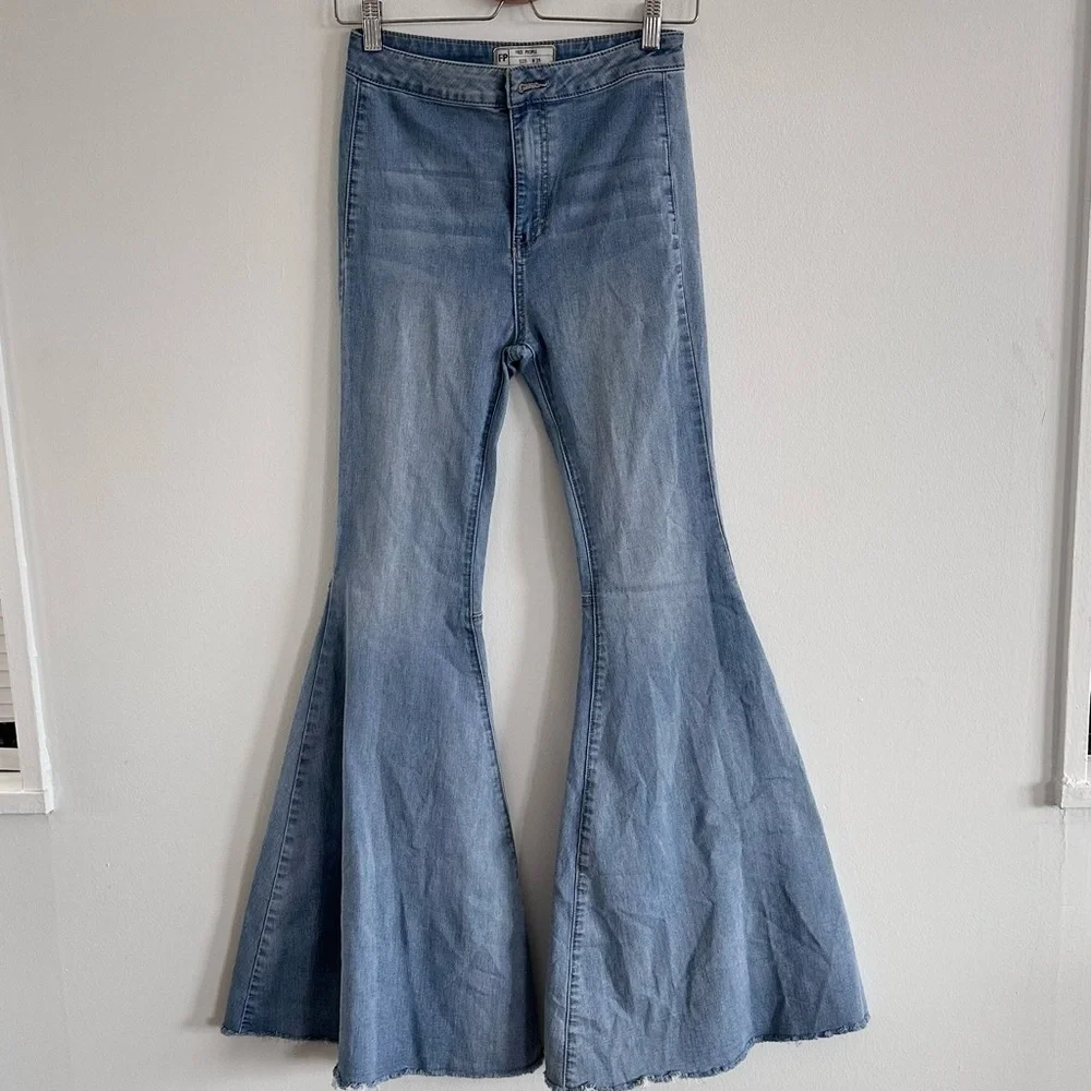 Free People just float on flare light wash jeans size 25